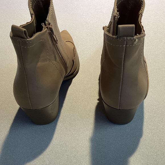 Indigo Rd. Tan Western Style Ankle Booties - Picture 4 of 6